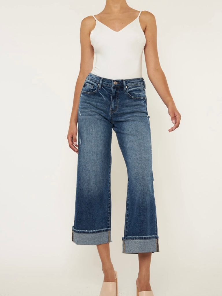  Shala Wide Leg Jeans crafted from stretch denim and a high cotton blend. Complete with a single-button cropped high-rise wide-leg jeans. The relaxed fit is perfectly tapered, while the destructed and layered fray hem, zip fly closure, and a classic 5-pocket design.