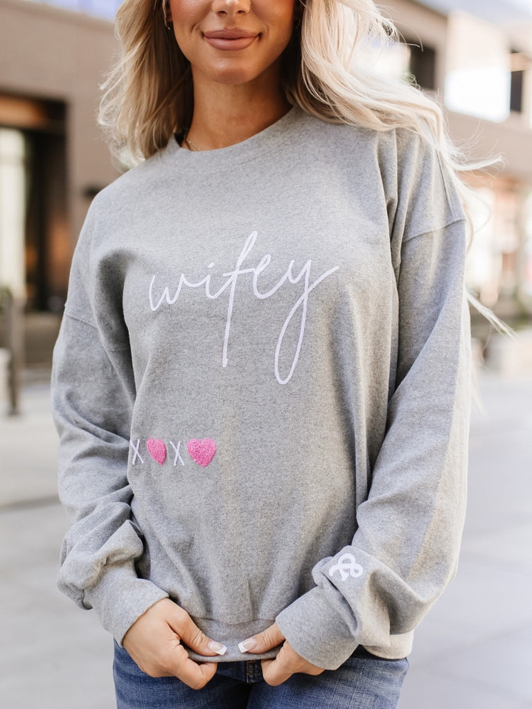 Grey sweatshirt with a stylish Wifey front graphic, oversized pullover style cute Xoxo design in pink.