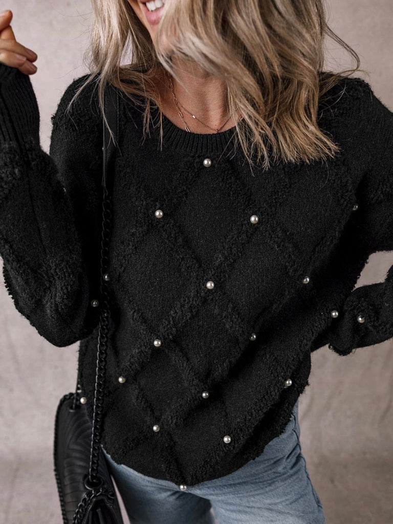  Relaxed, loose fit Sweater, features elegant pearl embellishments with an eye-catching rhombus pattern.