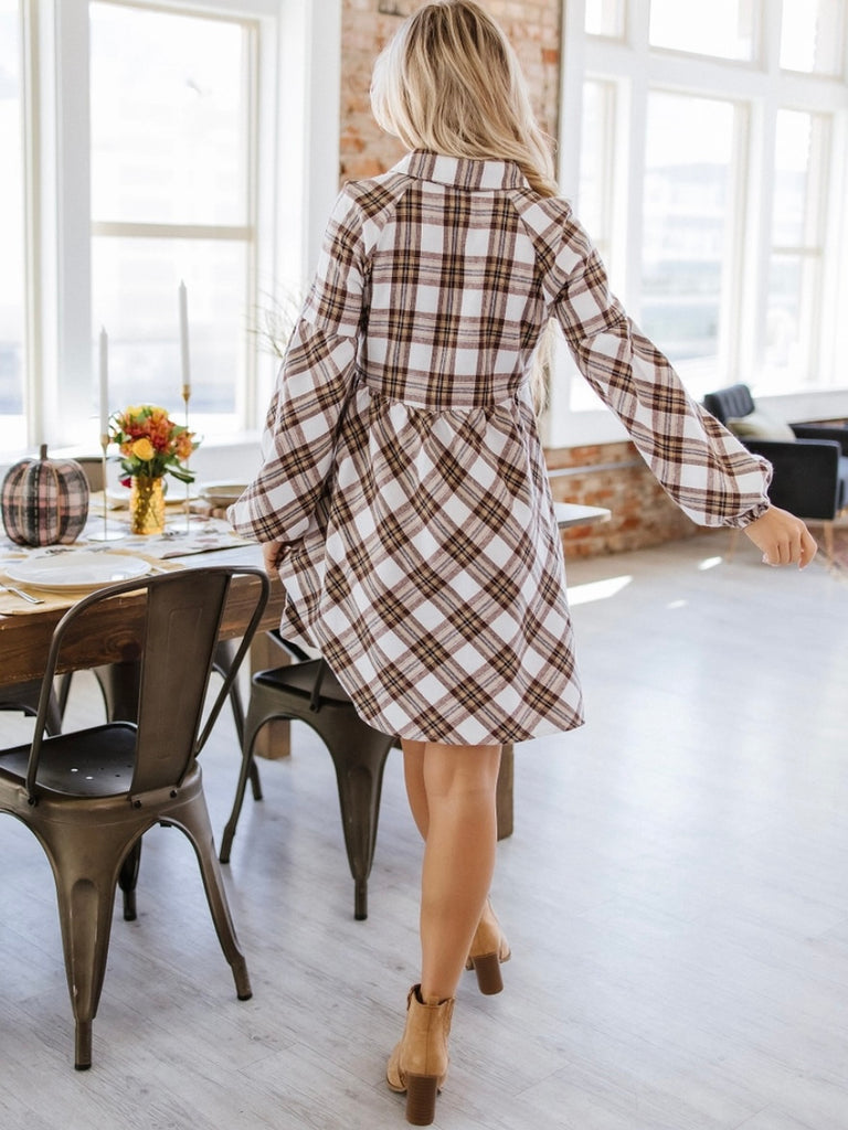  Button -Front ,Plaid Tunic Dress with bubble sleeves and high waist detail provide a flattering and comfortable fit.