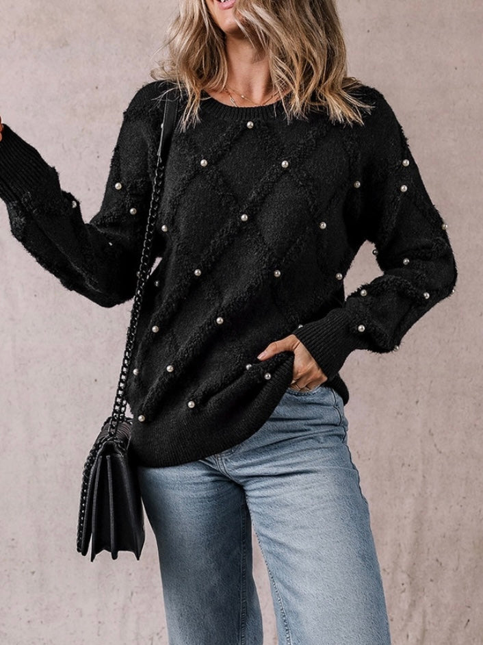  Relaxed, loose fit Sweater, features elegant pearl embellishments with an eye-catching rhombus pattern.