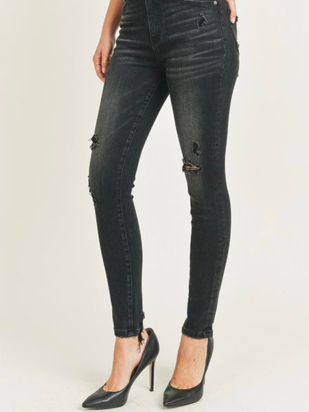  High Rise Skinny Jeans feature patch pockets and a flattering skinny cut with a black vintage wash.