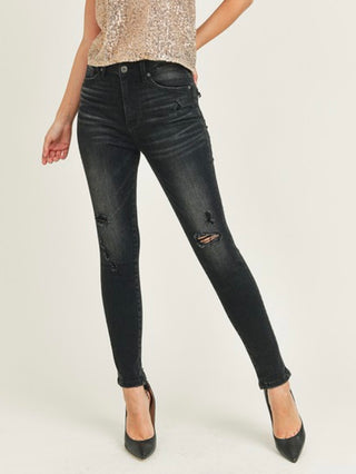  High Rise Skinny Jeans feature patch pockets and a flattering skinny cut with a black vintage wash.