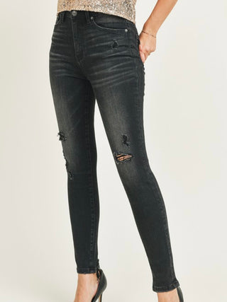  High Rise Skinny Jeans feature patch pockets and a flattering skinny cut with a black vintage wash.